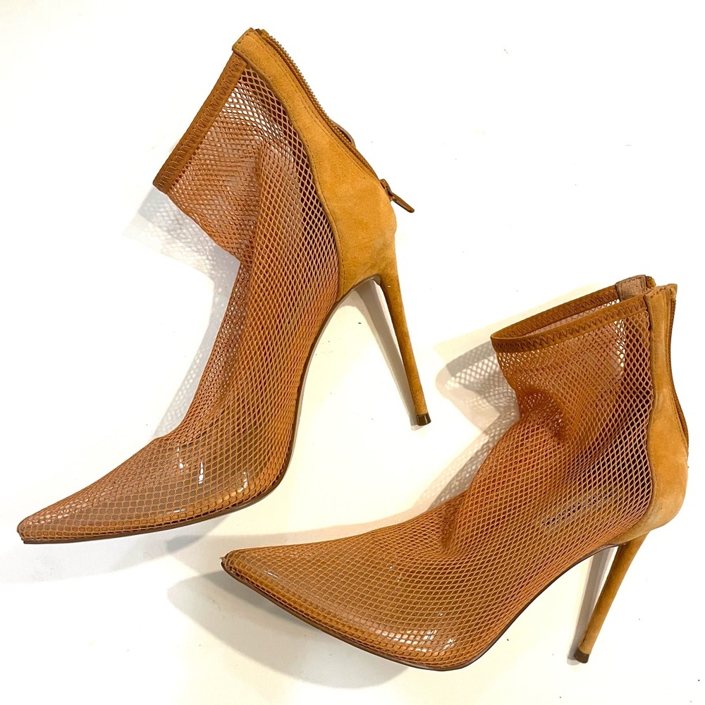 NWOT Steve Madden size 7.5 nude fishnet and jelly stilleto heels. Never worn!